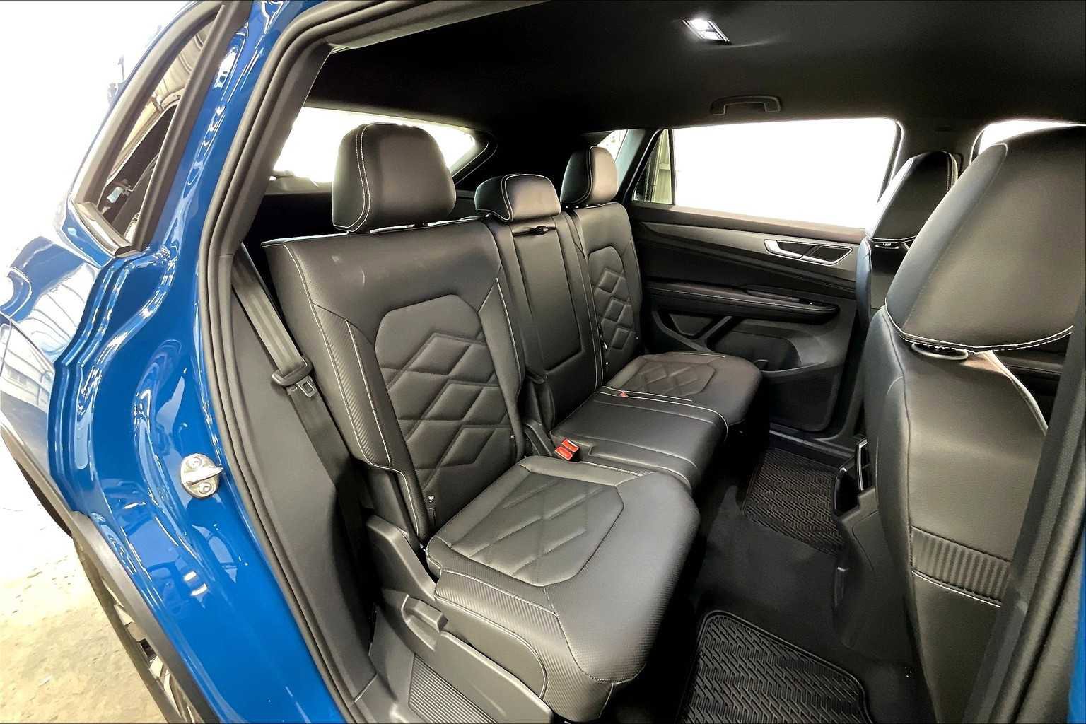 New 2025 Volkswagen Atlas Cross Sport SE image 26