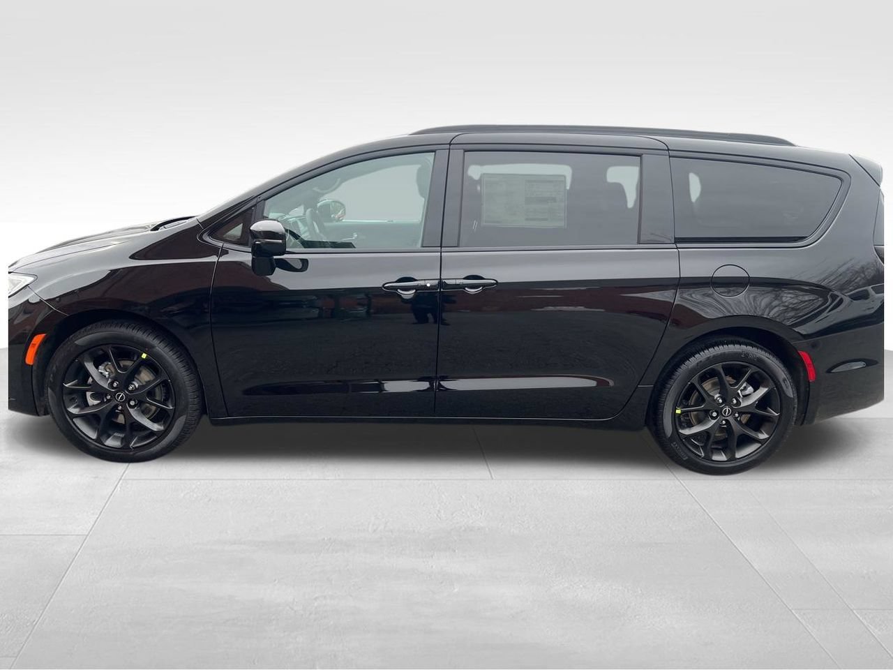 New 2026 Chrysler Pacifica Select w/ S Appearance Package FWD image 2