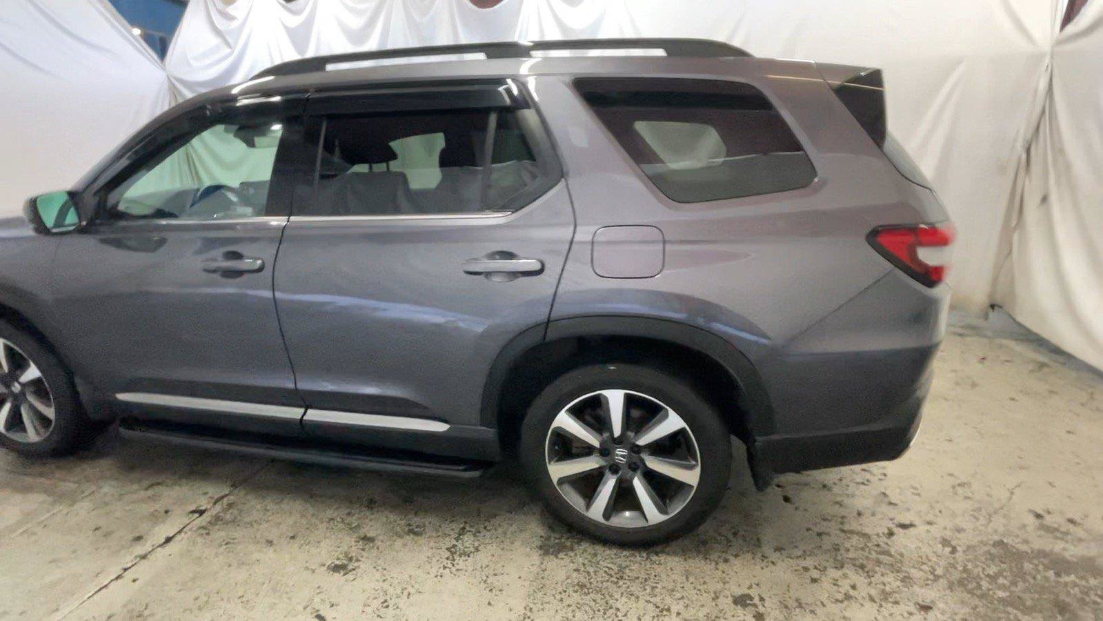 Used 2025 Honda Pilot Elite image 11