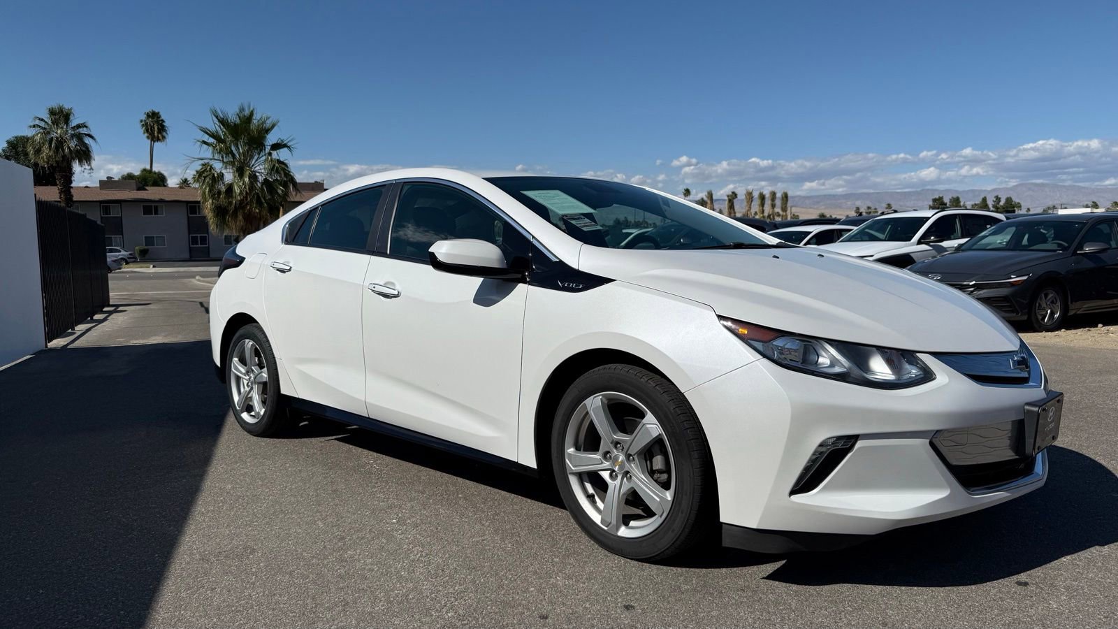 Used 2018 Chevrolet Volt LT FWD image 2