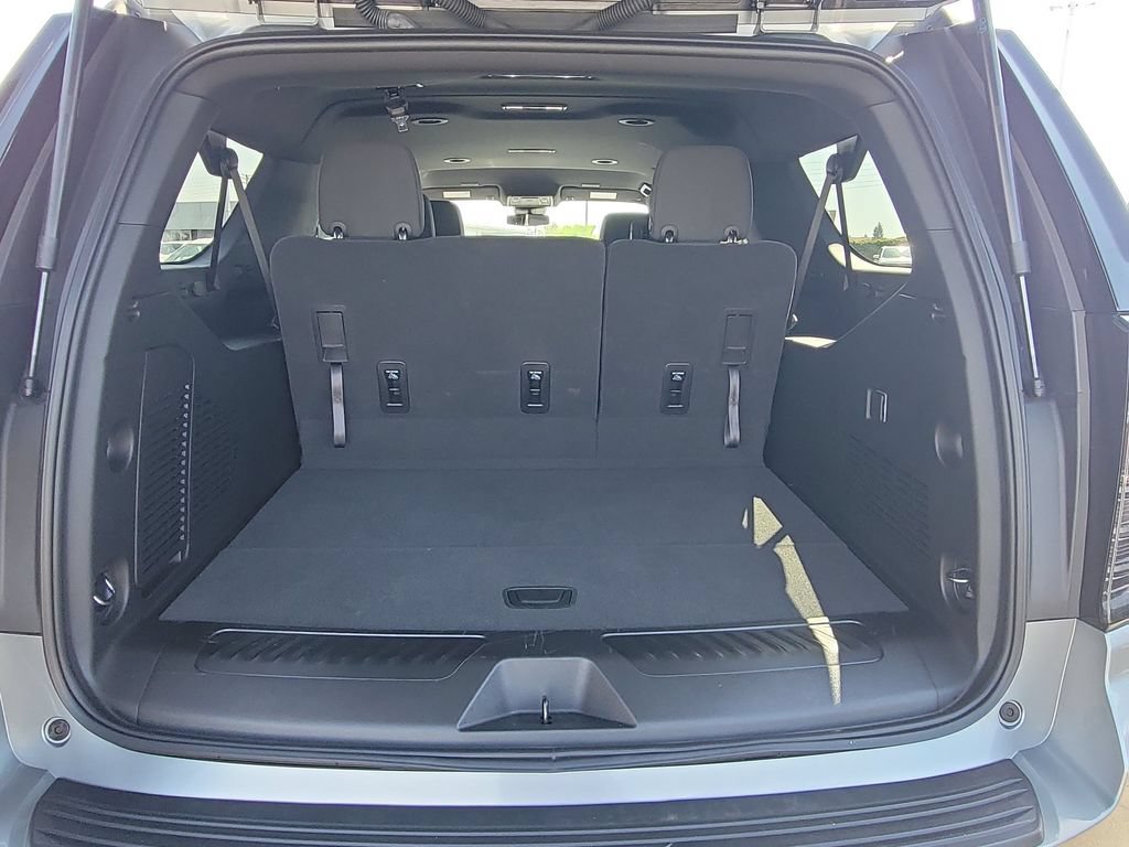 Used 2026 Chevrolet Suburban LS RWD image 25