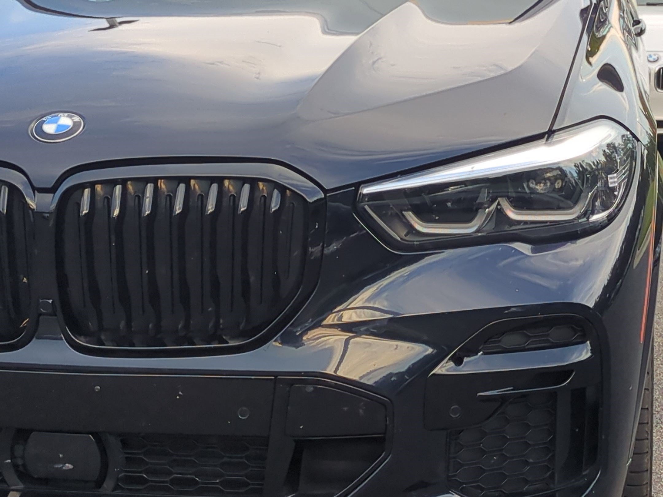 Used 2022 BMW X5 xDrive40i w/ M Sport Package AWD/4WD image 6