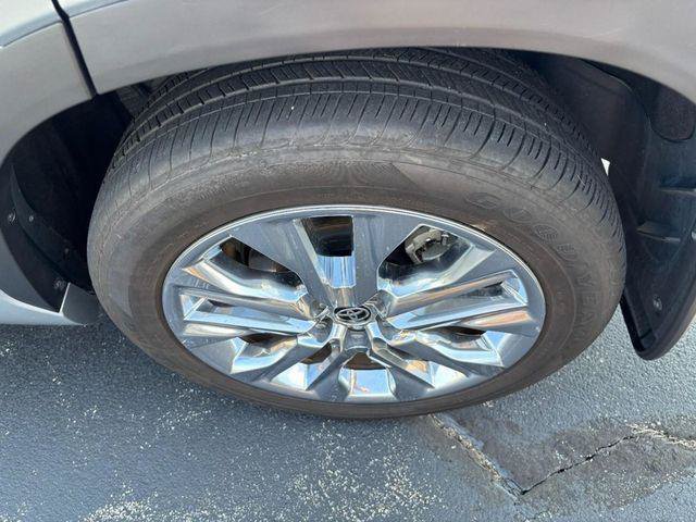 Certified 2025 Toyota Highlander Limited AWD/4WD image 8