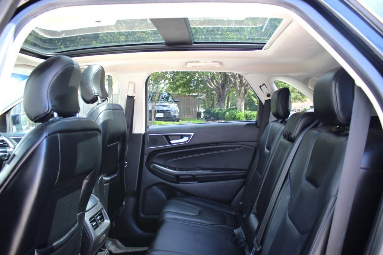 Used 2017 Ford Edge Titanium w/ Equipment Group 301A FWD image 12