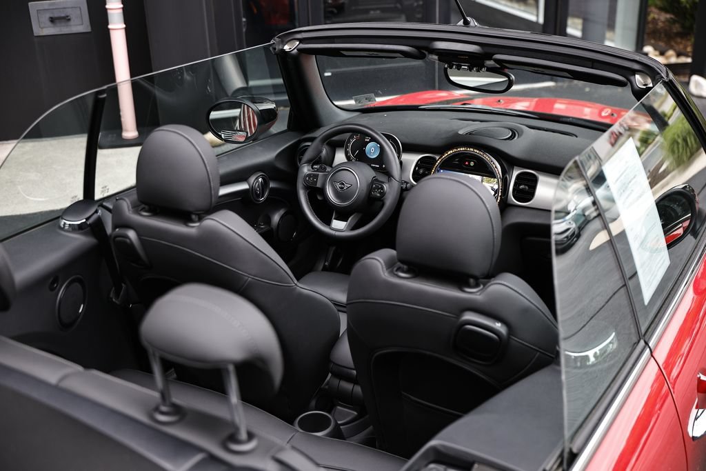 Used 2024 MINI Cooper S FWD image 8
