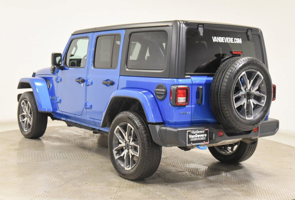 Used 2024 Jeep Wrangler Unlimited w/ Technology Group image 9
