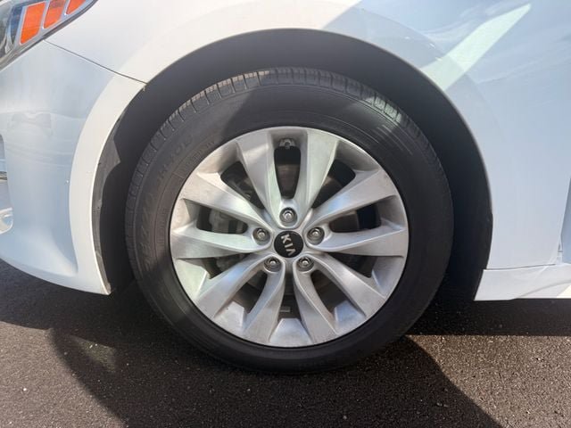 Used 2017 Kia Optima LX w/ Option Group 014 FWD image 22
