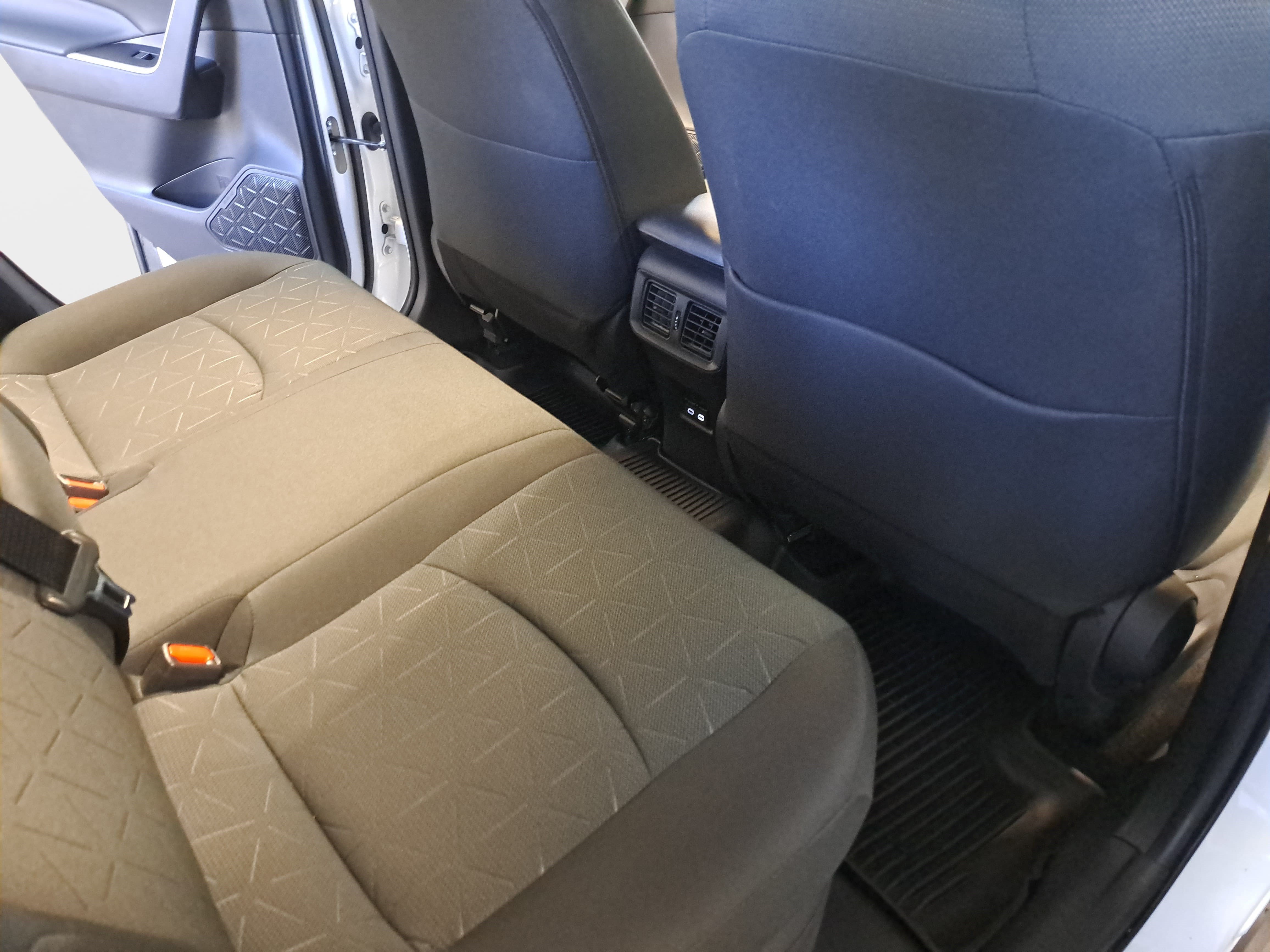 Used 2025 Toyota RAV4 XLE w/ Convenience Package AWD/4WD image 11