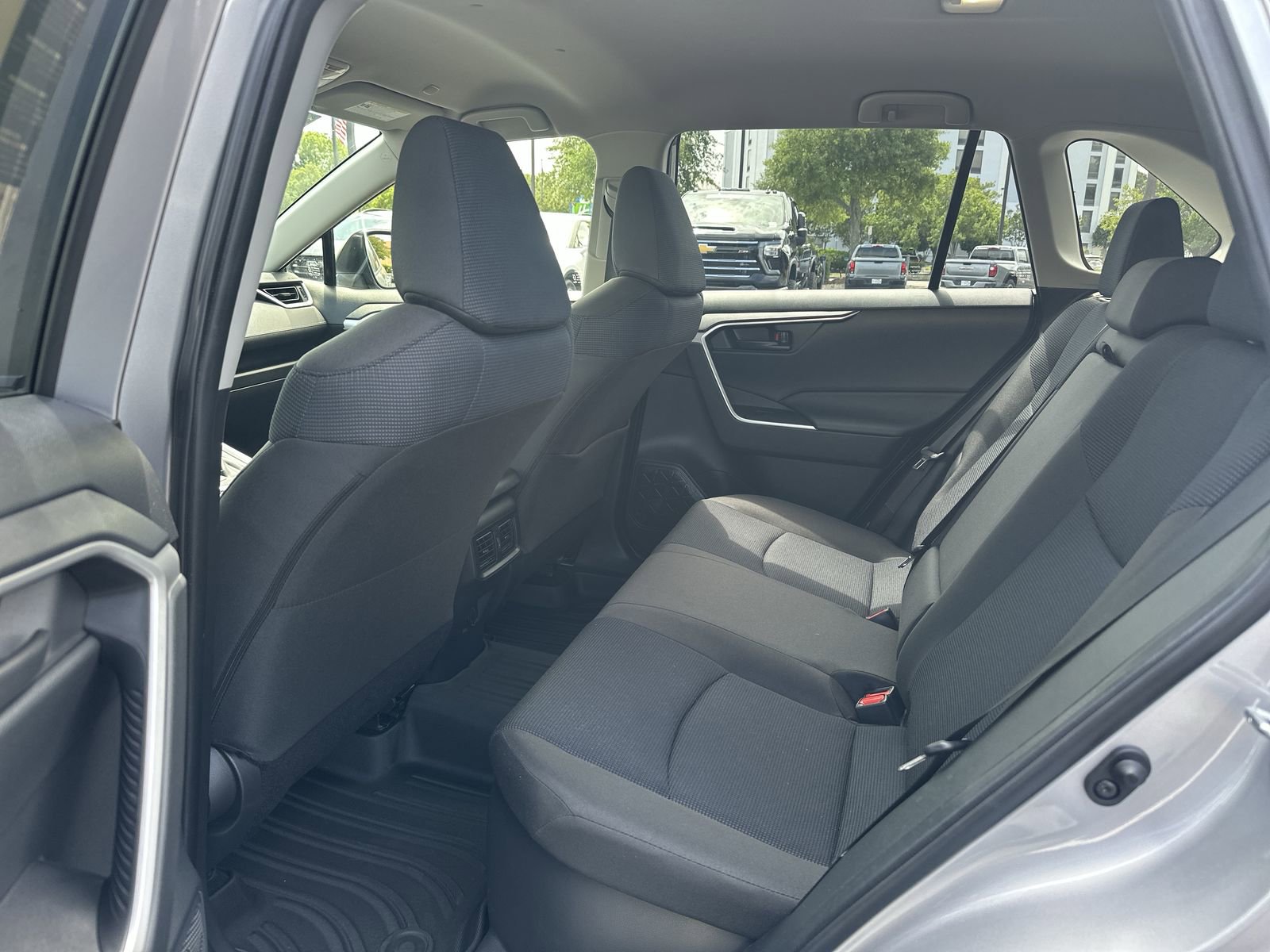 Used 2025 Toyota RAV4 LE AWD/4WD image 31