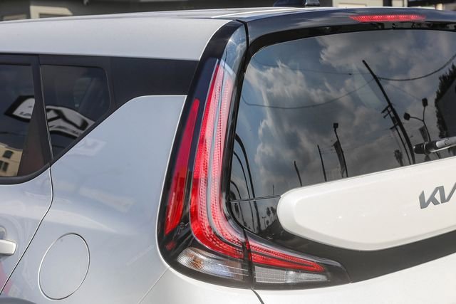 Used 2023 Kia Soul LX w/ LX Technology Package image 13