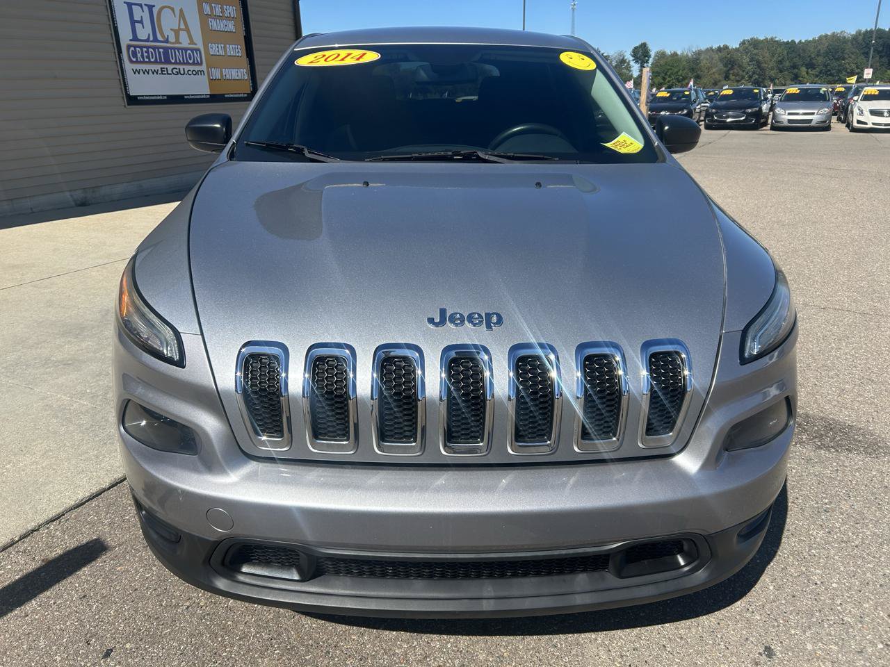 Used 2014 Jeep Cherokee Sport FWD image 2