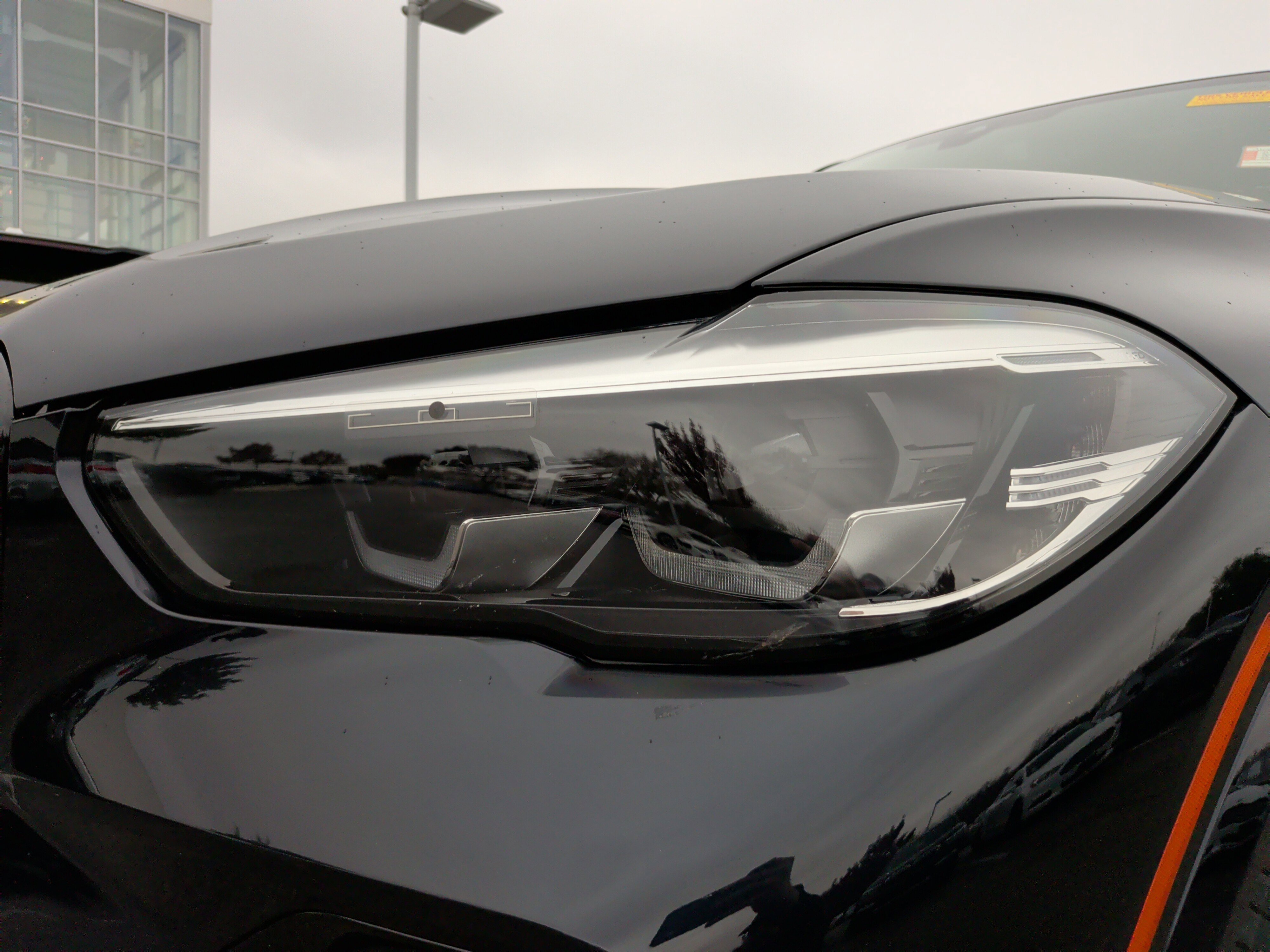 Certified 2022 BMW X5 xDrive40i w/ M Sport Package image 3