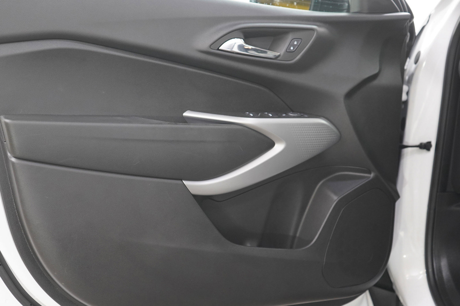 Used 2024 Chevrolet Trax RS w/ Driver Confidence Package FWD image 18