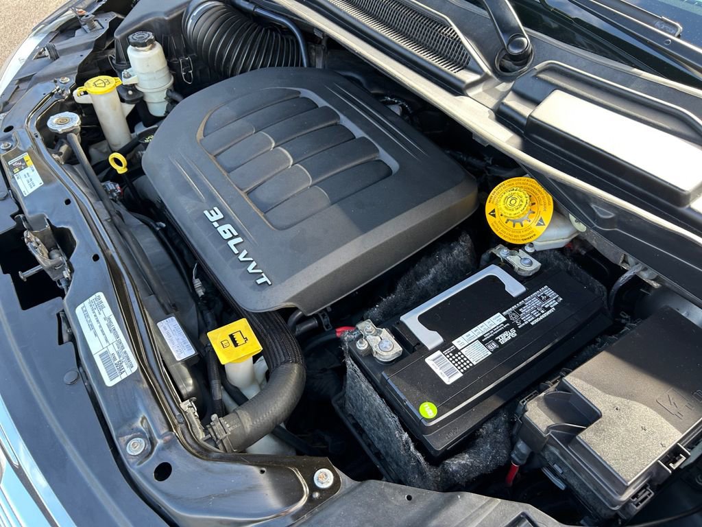 Used 2016 Chrysler Town & Country Touring FWD image 31