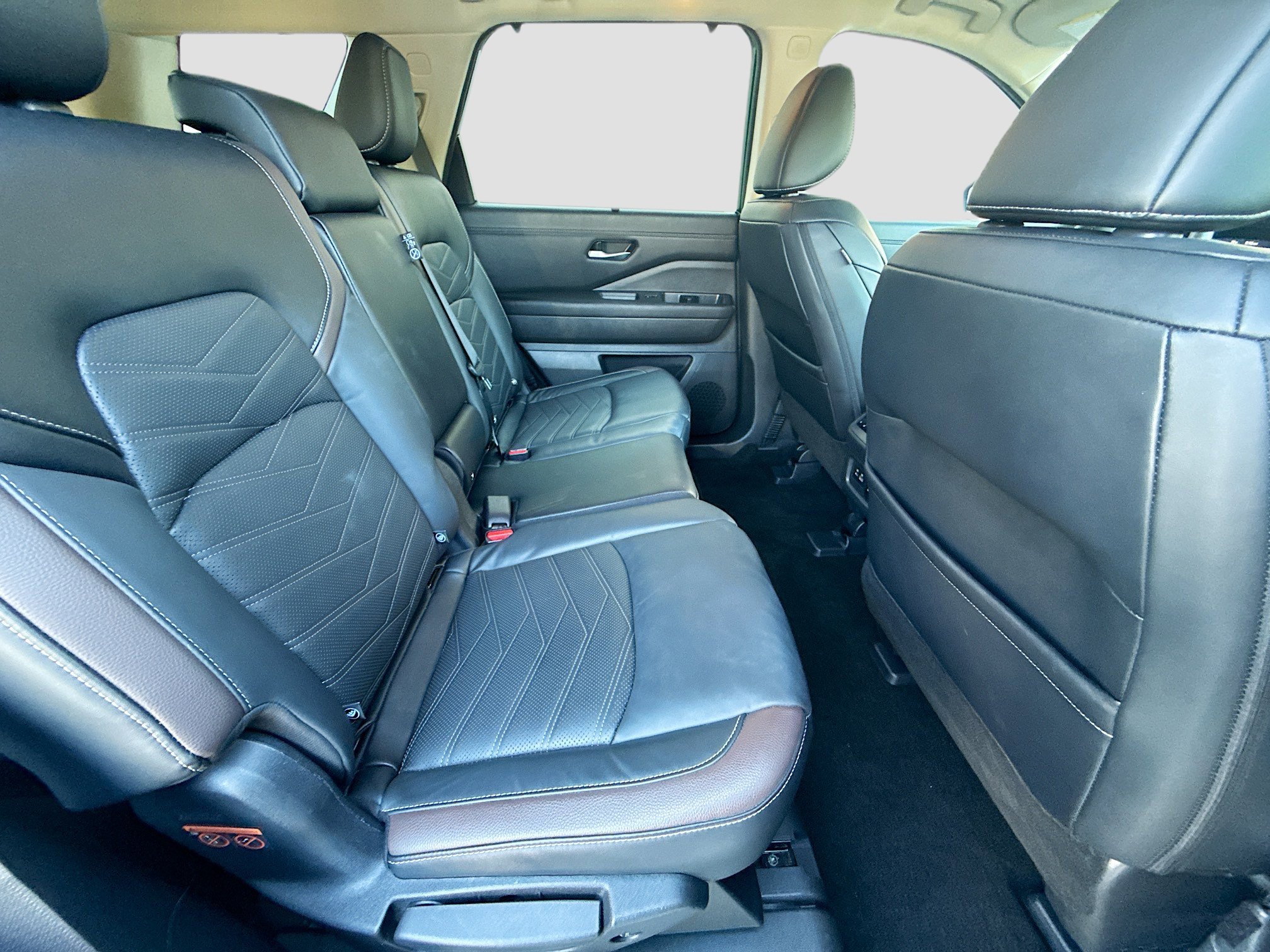 Used 2024 Nissan Pathfinder Platinum w/ Cargo Package AWD/4WD image 30
