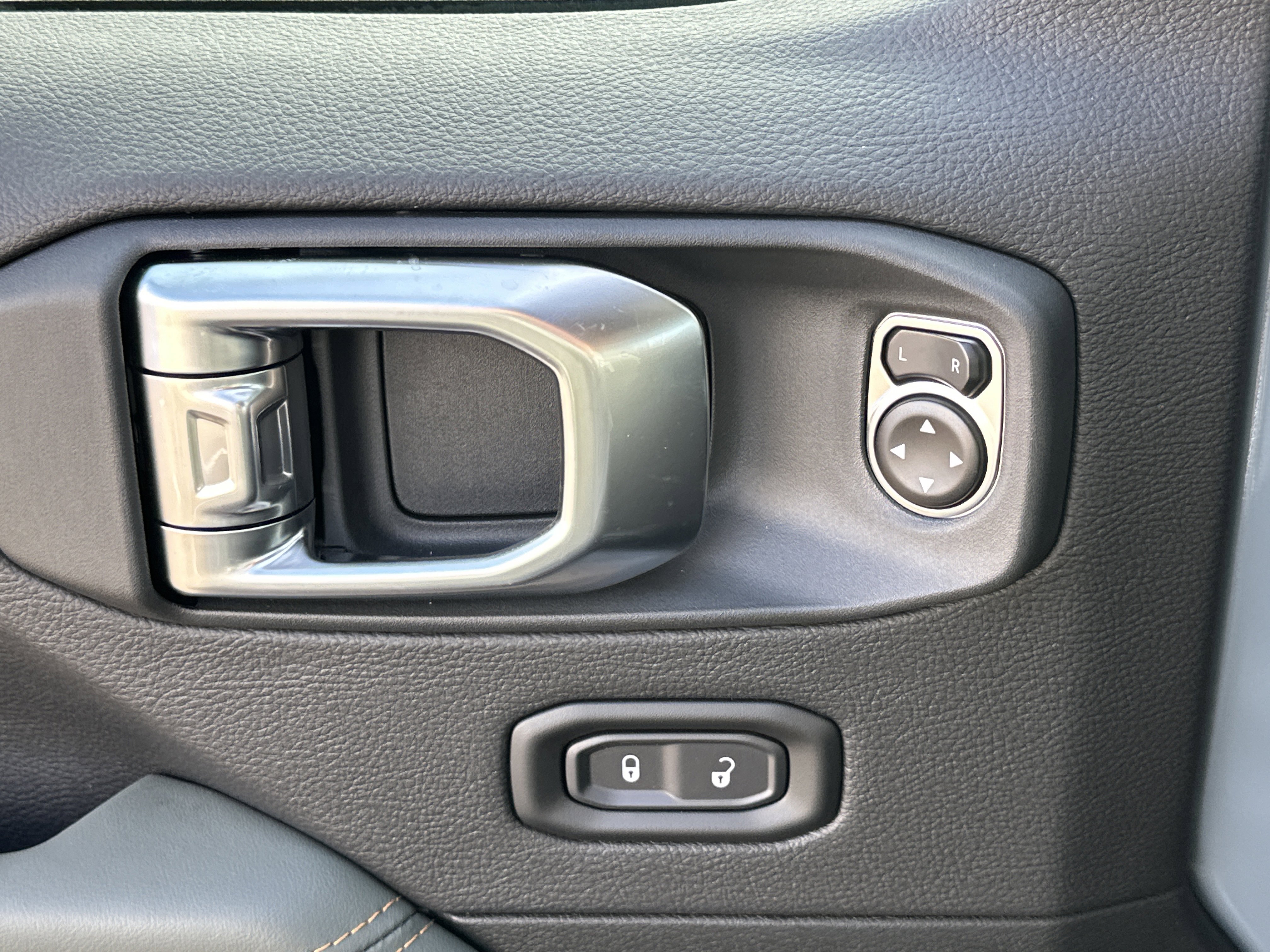 New 2026 Jeep Gladiator Mojave image 12