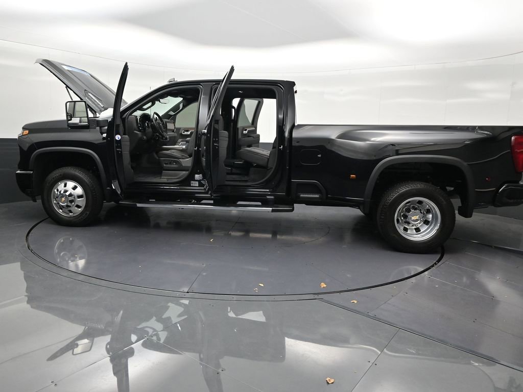 Used 2026 Chevrolet Silverado 3500 High Country w/ High Country Premium Package AWD/4WD image 37