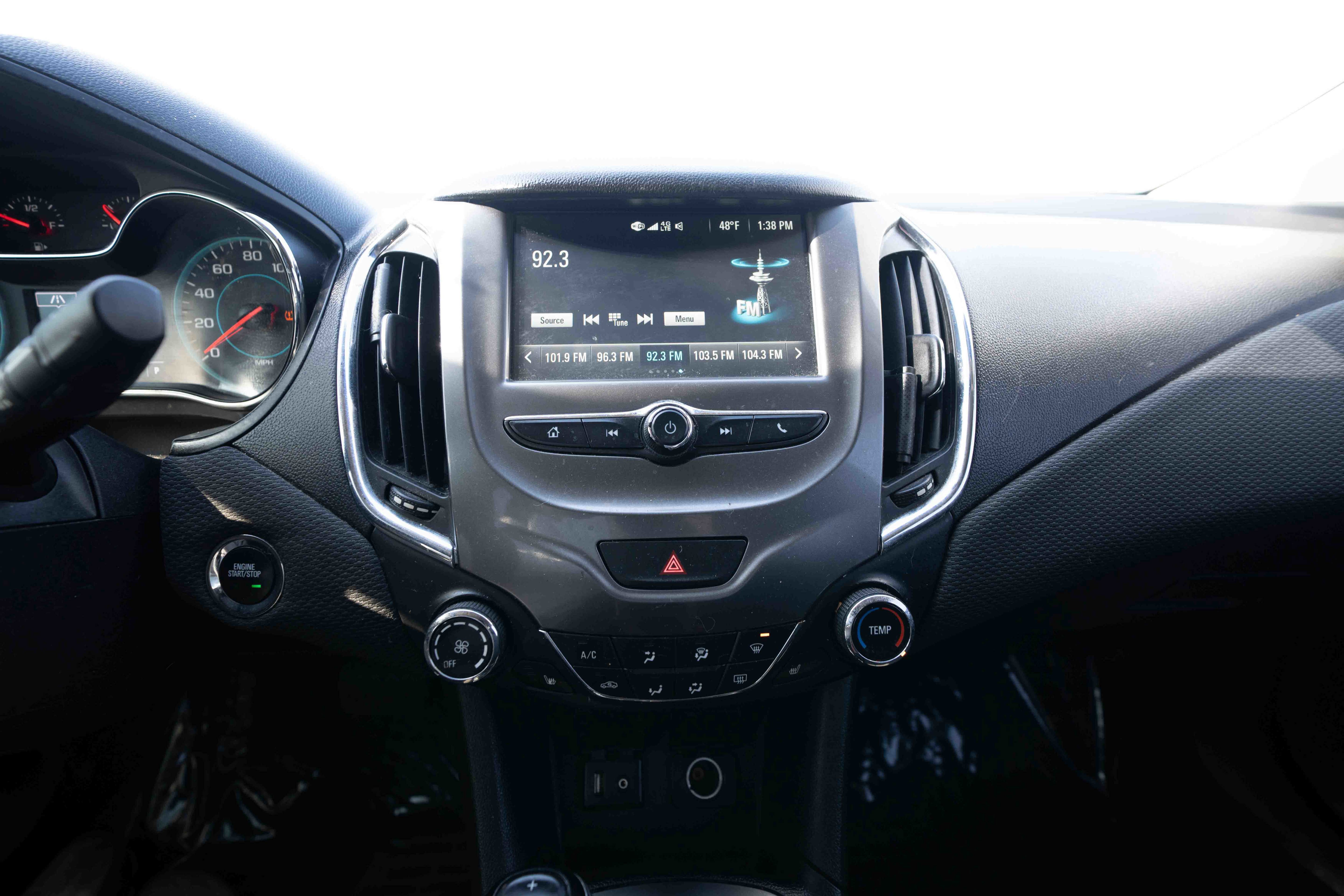 Used 2018 Chevrolet Cruze LT w/ Convenience Package image 17