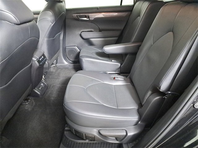 Used 2024 Toyota Highlander Limited image 12