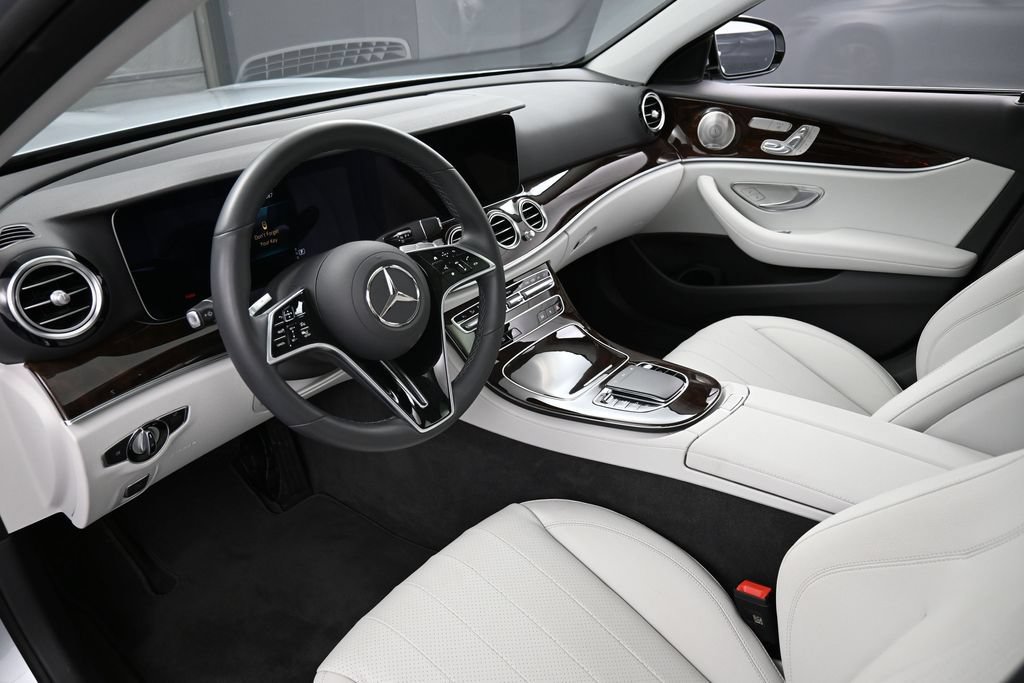 Used 2023 Mercedes-Benz E 350 4MATIC Sedan image 4
