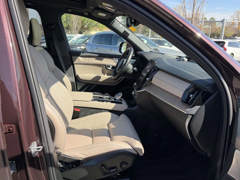 Used 2025 Volvo XC90 T8 Ultra image 12