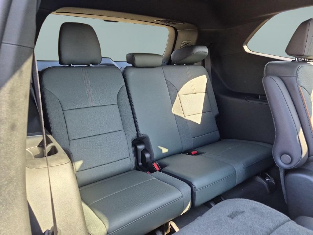 New 2026 GMC Acadia AT4 w/ Luxury Package AWD/4WD image 28