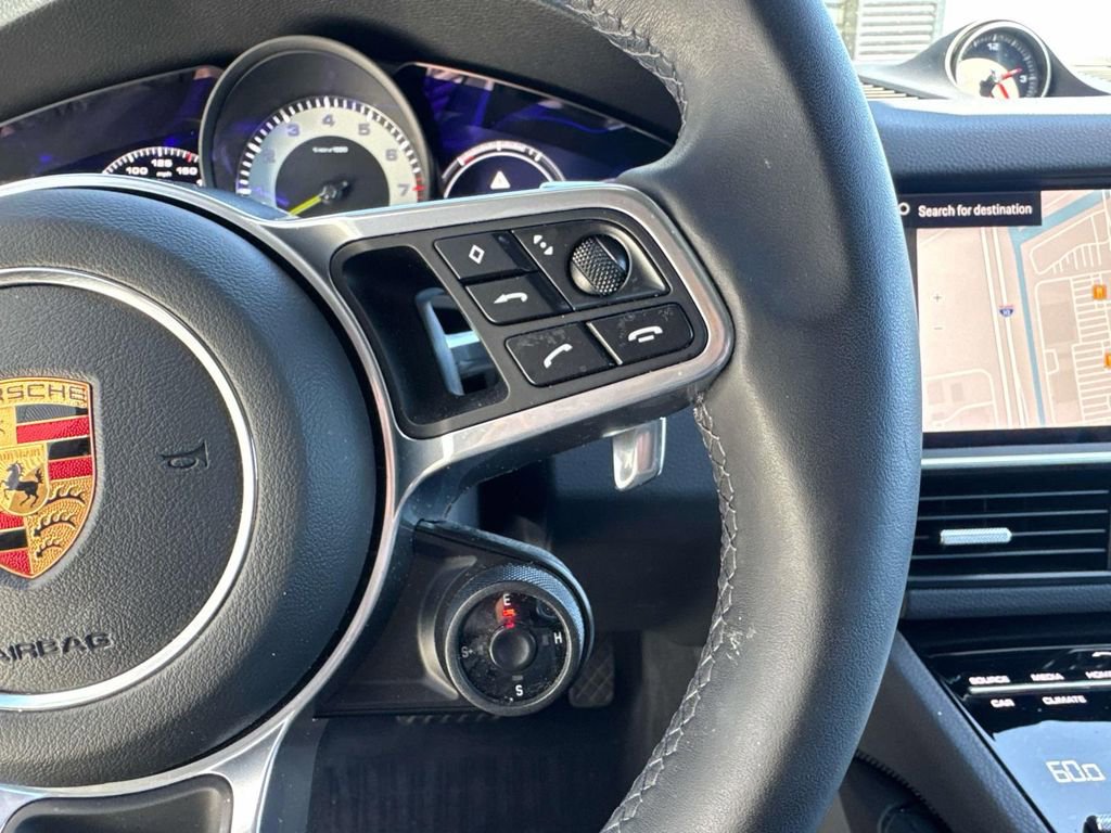 Certified 2023 Porsche Cayenne Platinum Edition image 25
