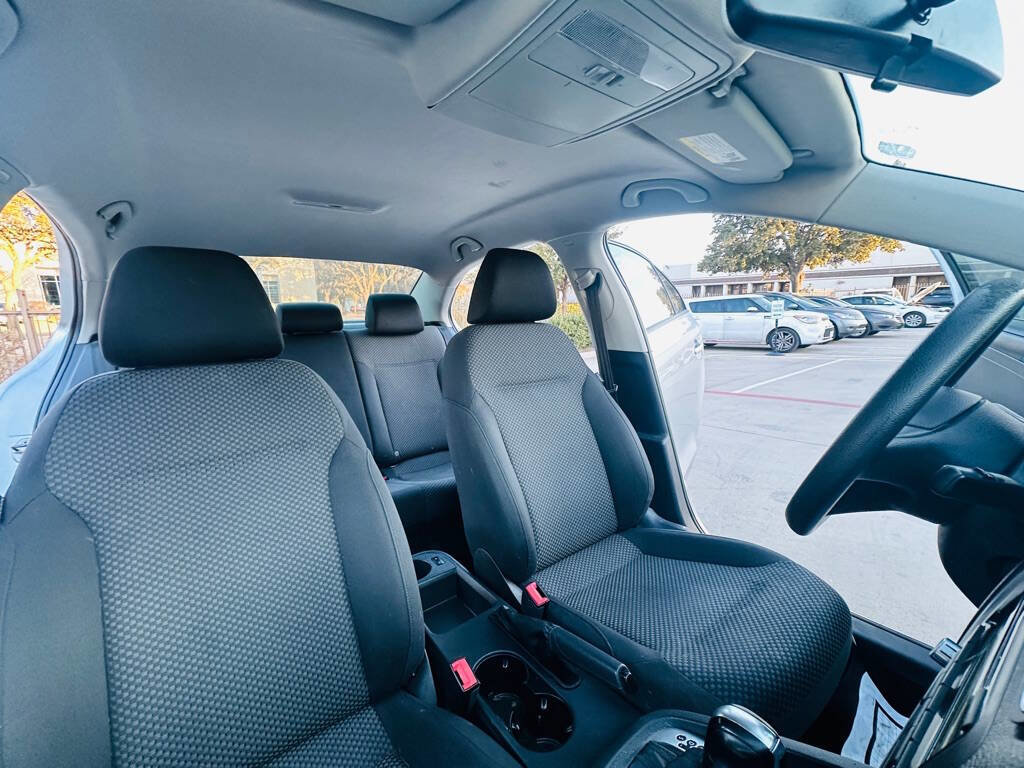 Used 2011 Volkswagen Jetta Base 4dr Sedan 6A image 25