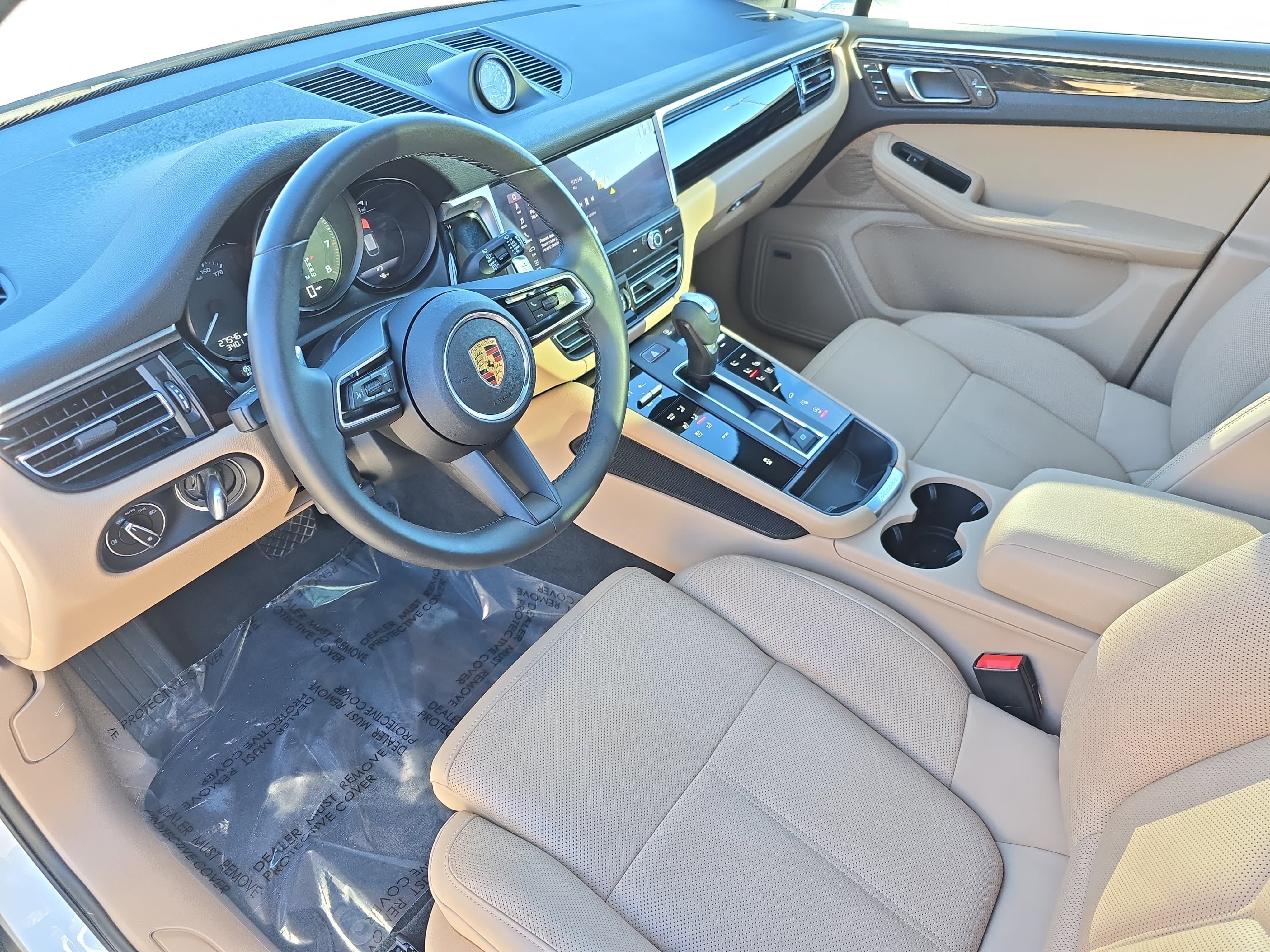 Used 2022 Porsche Macan Base image 16
