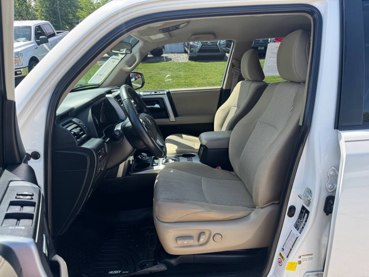 Used 2016 Toyota 4Runner SR5 AWD/4WD image 11