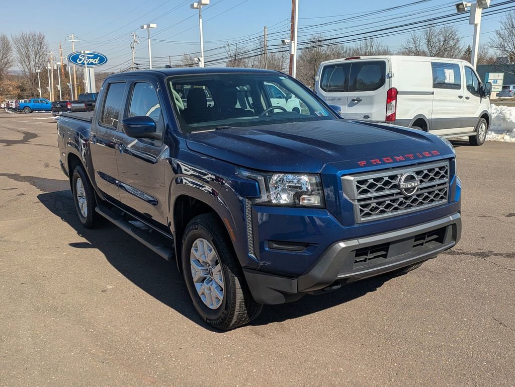 Used 2022 Nissan Frontier SV w/ Graphics Package image 2