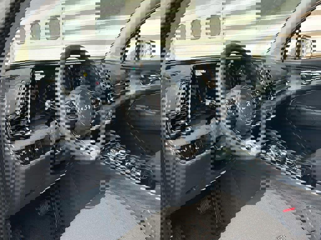 New 2025 Kia Sportage LX image 10