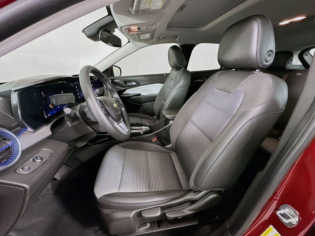 Used 2024 Chevrolet Trax LT w/ Sunroof Package image 20