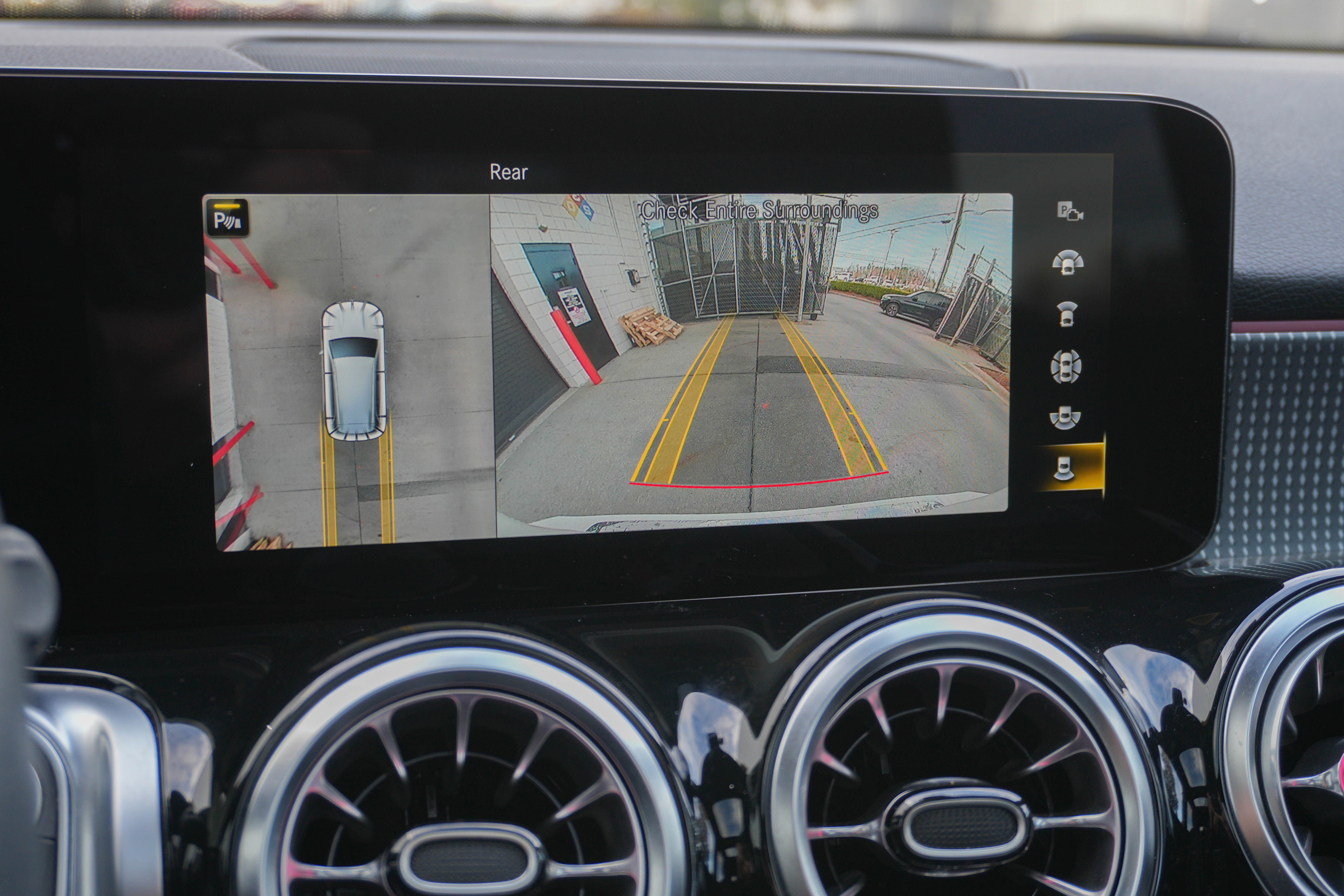 Used 2022 Mercedes-Benz GLB 250 4MATIC image 25