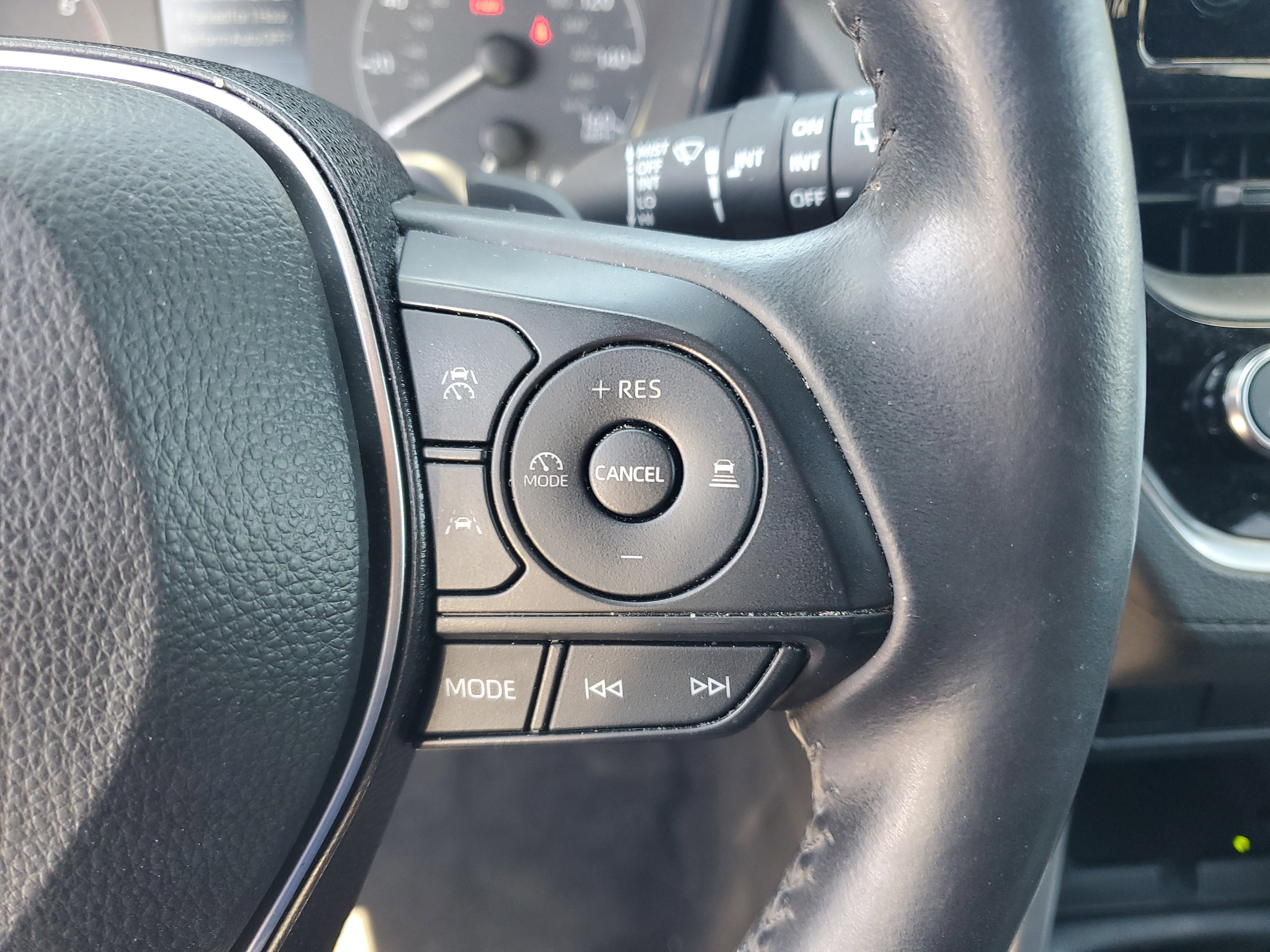 Used 2024 Toyota Corolla Cross AWD Hybrid w/ Moonroof Package image 18