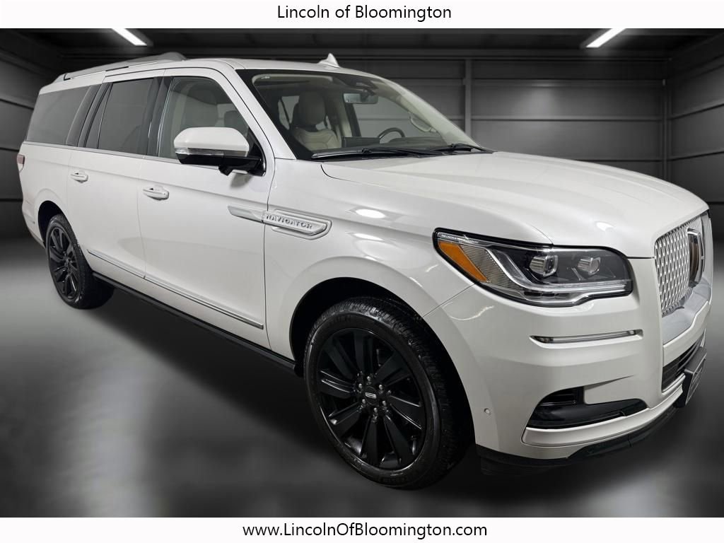 Certified 2024 Lincoln Navigator L Reserve AWD/4WD image 11