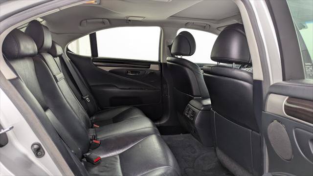 Used 2014 Lexus LS 460 w/ Comfort Package RWD image 18