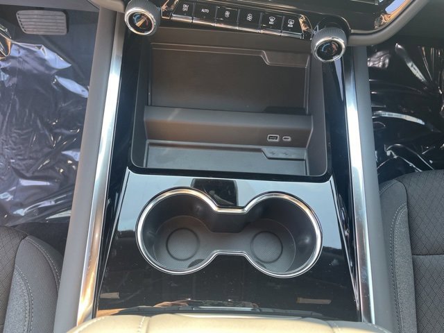 New 2025 Chevrolet Suburban LS image 28