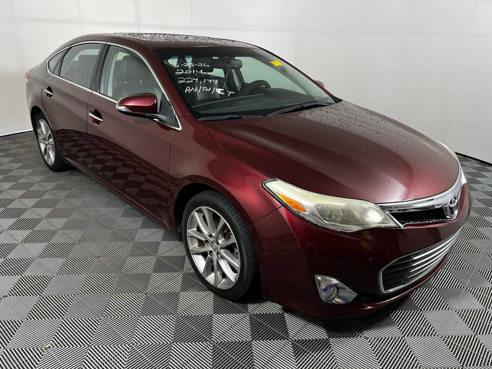 Used 2014 Toyota Avalon XLE Touring FWD image 3