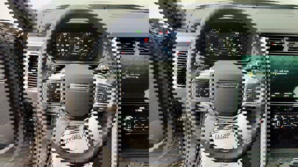 Used 2024 Land Rover Discovery Dynamic SE image 14