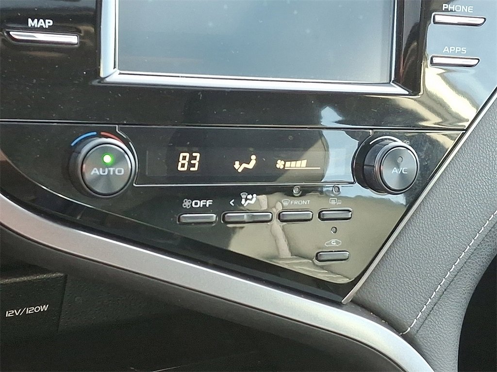 Used 2019 Toyota Camry SE image 18