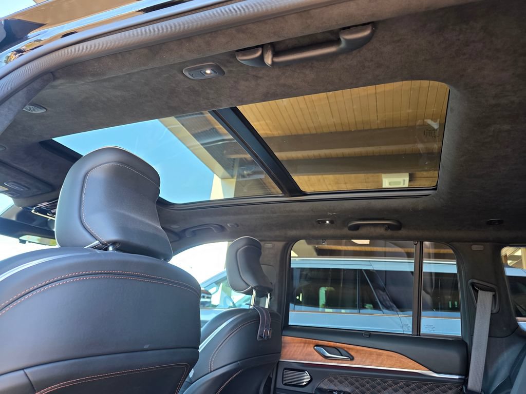 Used 2022 Jeep Grand Cherokee Summit AWD/4WD image 25