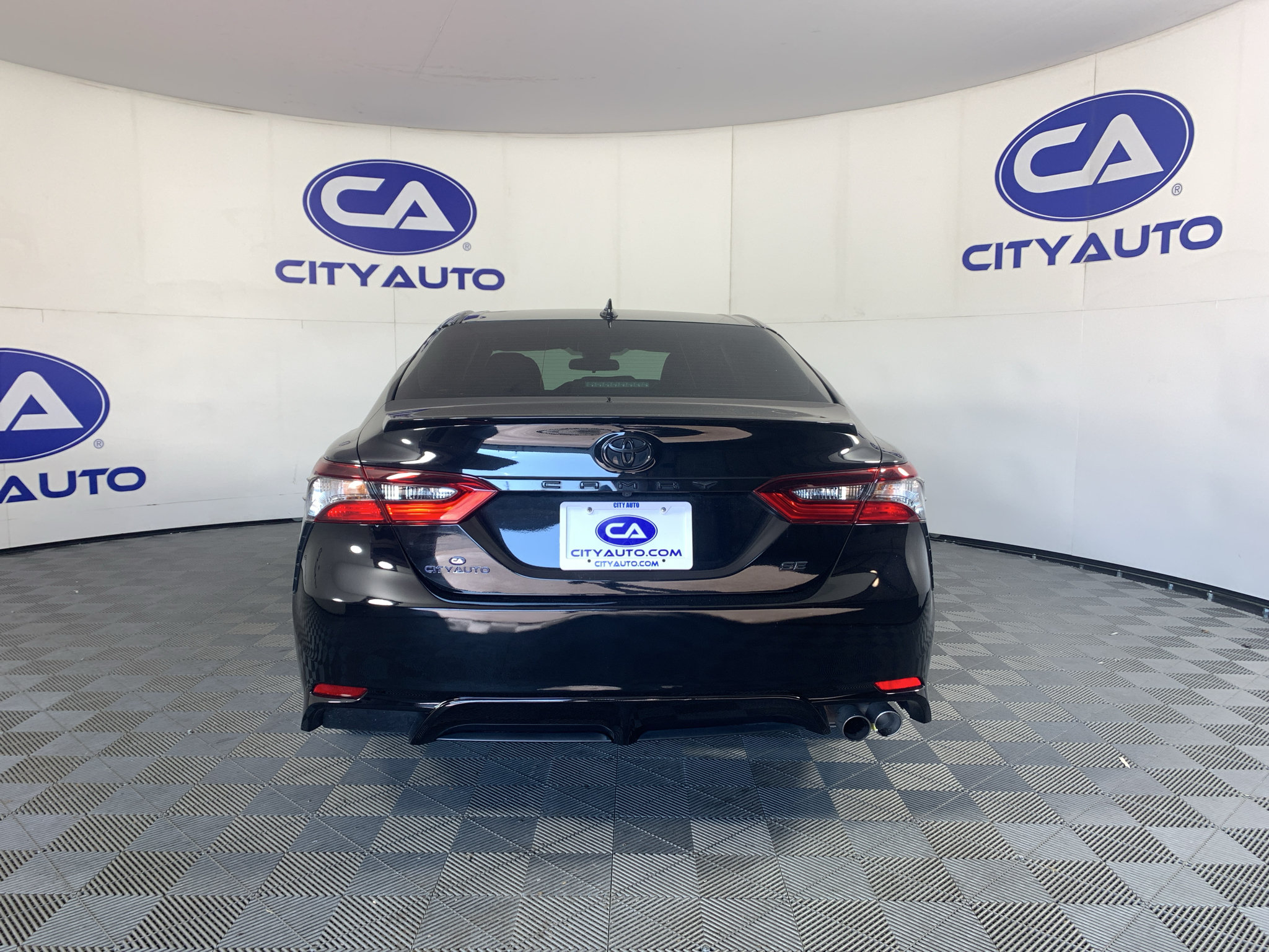 Used 2023 Toyota Camry SE FWD image 4