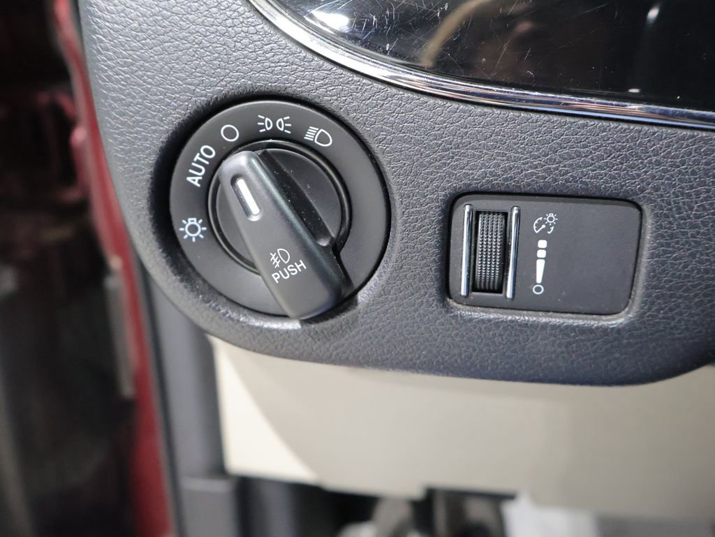 Used 2017 Dodge Grand Caravan SXT FWD image 28