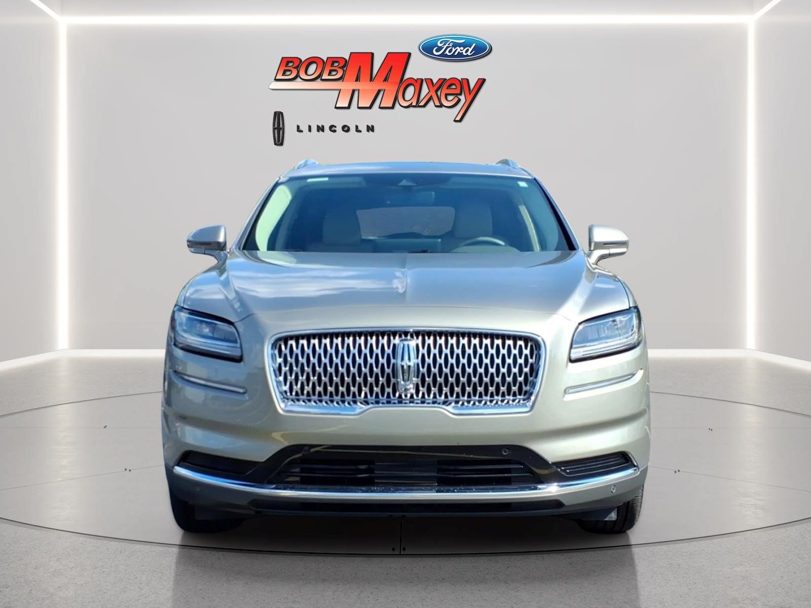 Used 2023 Lincoln Nautilus Reserve w/ Equipment Group 201A AWD/4WD image 2