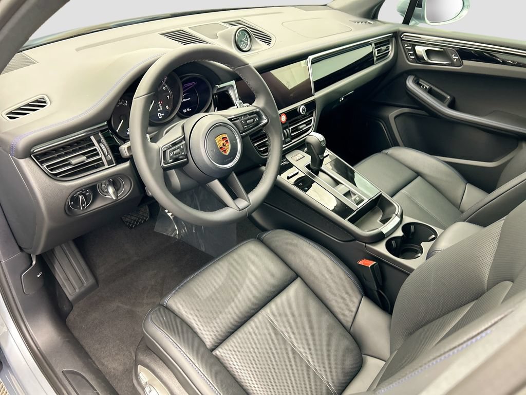 Used 2026 Porsche Macan AWD/4WD image 4