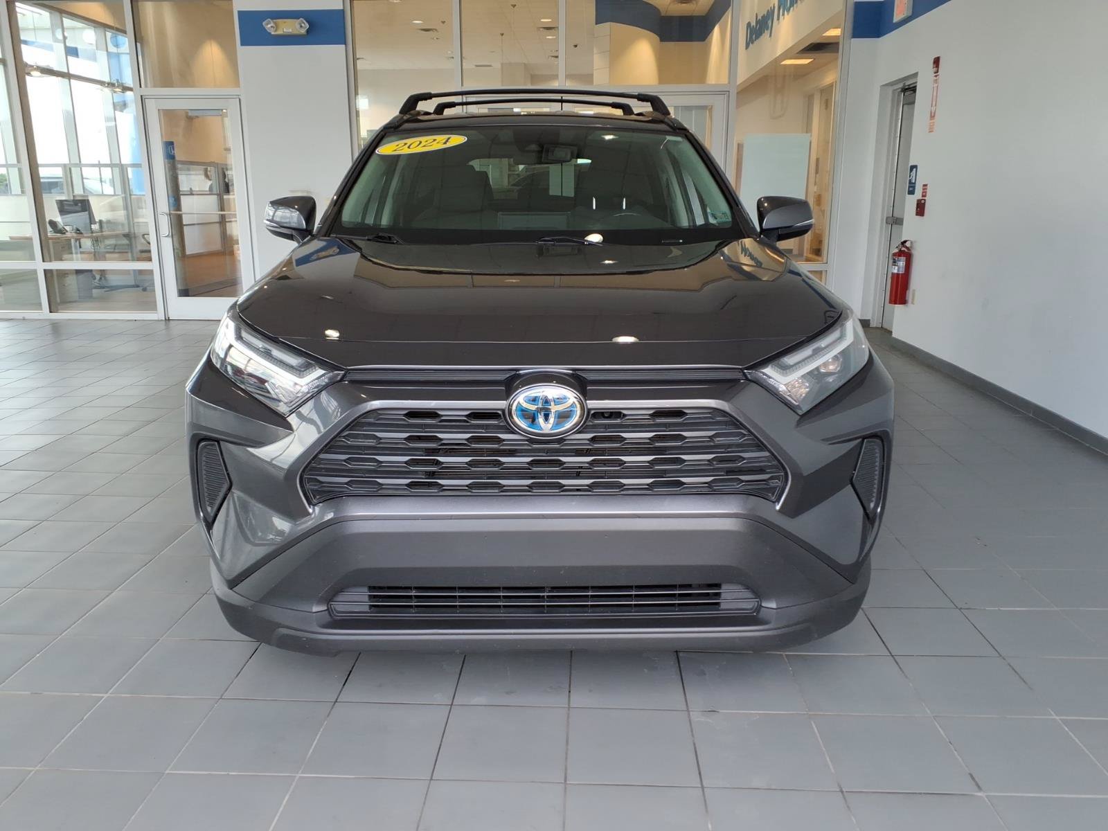 Used 2024 Toyota RAV4 XLE AWD/4WD image 2