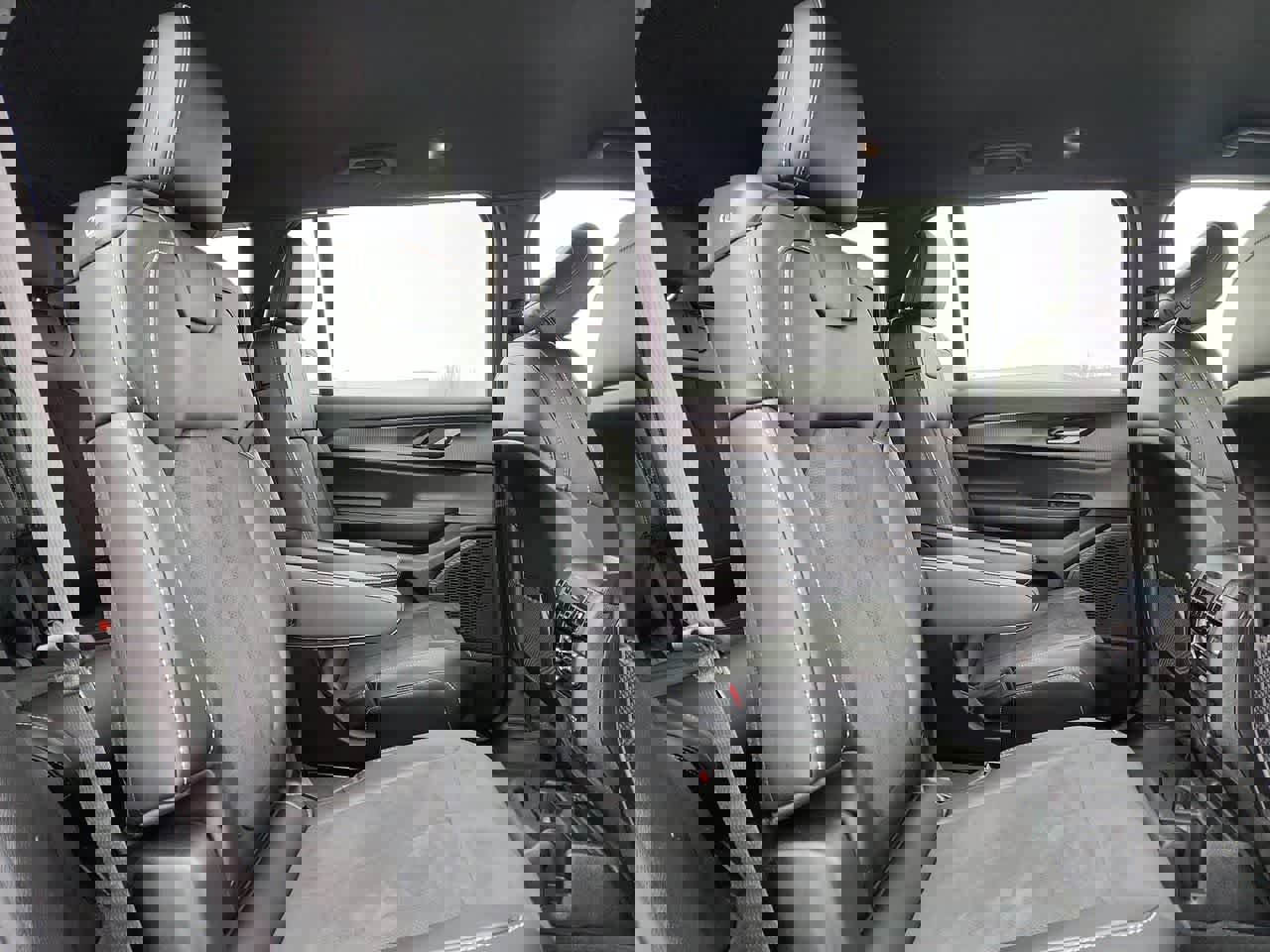 Used 2025 Jeep Grand Cherokee L Laredo image 18