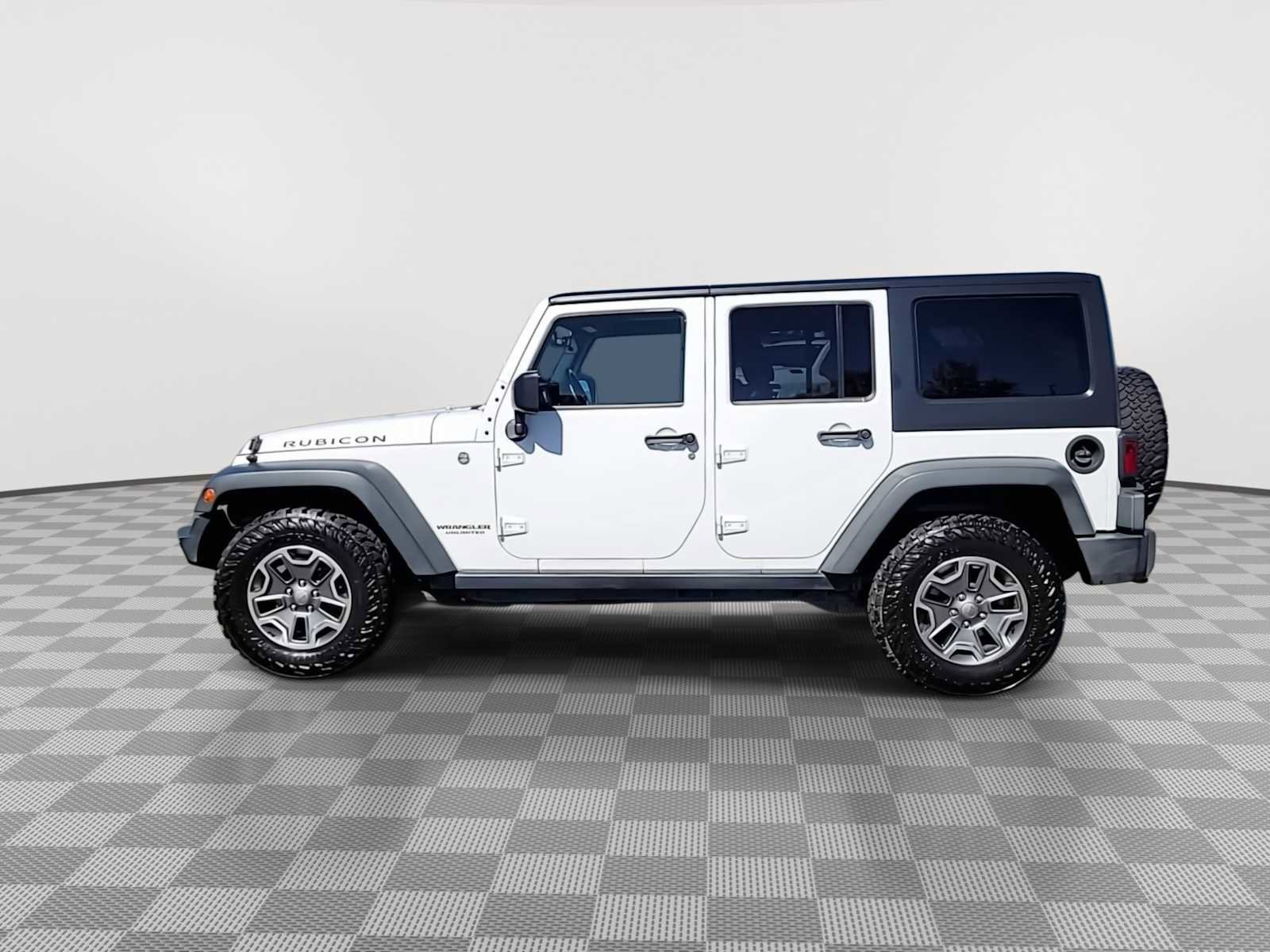 Used 2015 Jeep Wrangler Unlimited Rubicon w/ Connectivity Group AWD/4WD image 5