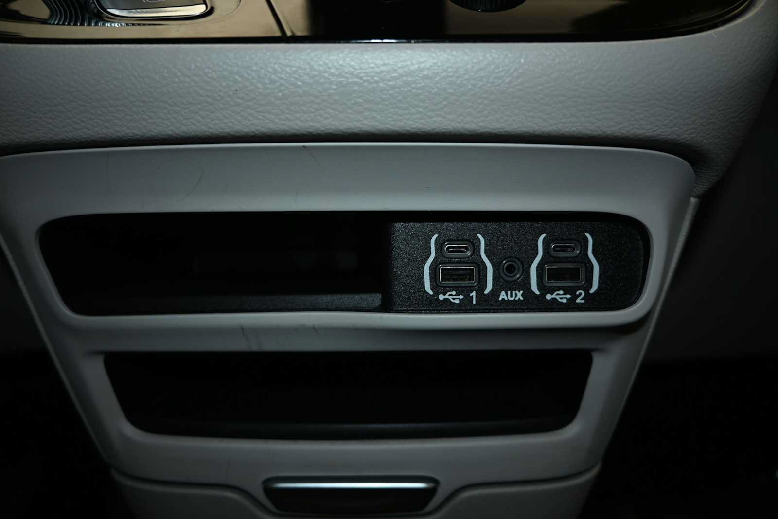 Used 2023 Chrysler Voyager LX FWD image 14